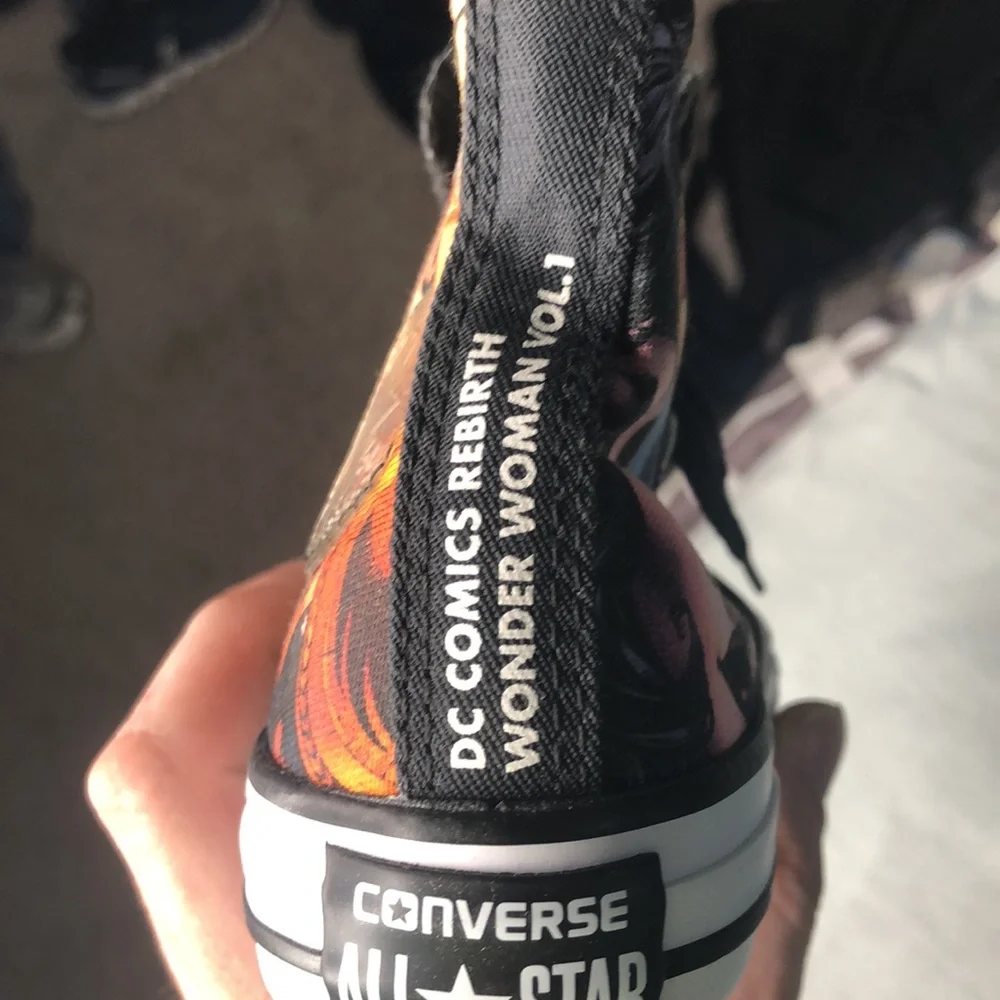 Wonder Woman youth Converse